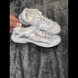 SPOTLIGHT GIRLS WHITE YOUTH SIZE 2 CHEER SHOES S1942